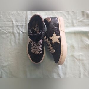 Art Class Black and White Star Sneakers
